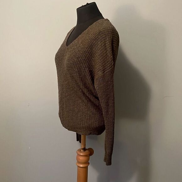 Moon & Madison Womens Knit V-Neck Back Twist Pullover Sweater - Picture 2 of 6